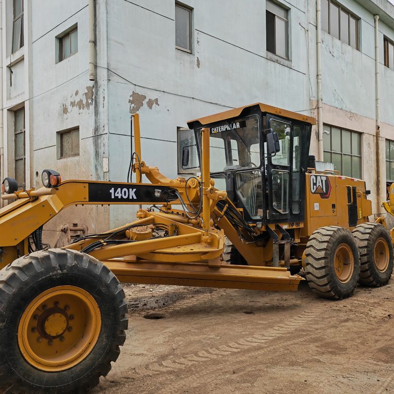 Excavateur usé planteur de terrain Caterpillar CAT140K machine routière de seconde main moteur de tracteur japonais en bon état