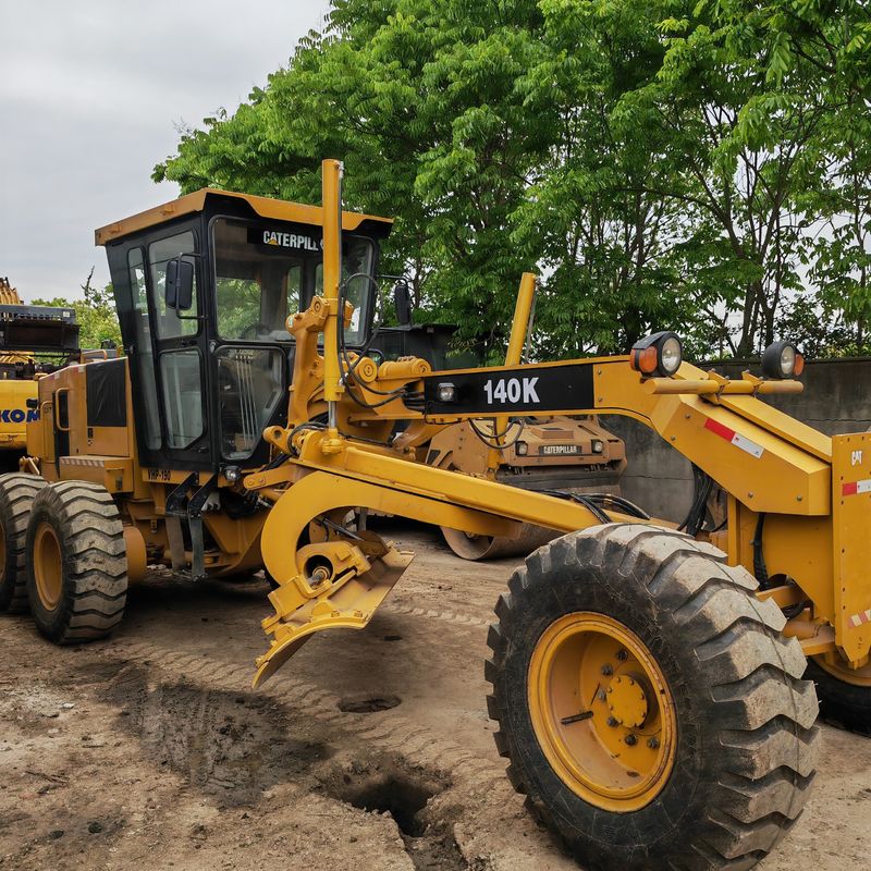 Excavateur usé planteur de terrain Caterpillar CAT140K machine routière de seconde main moteur de tracteur japonais en bon état