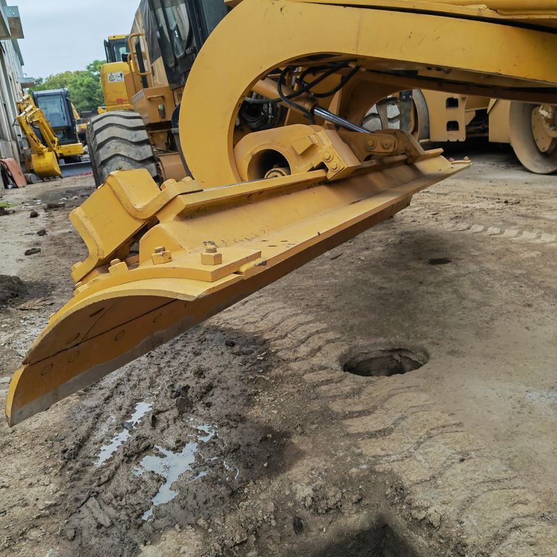 Excavateur usé planteur de terrain Caterpillar CAT140K machine routière de seconde main moteur de tracteur japonais en bon état