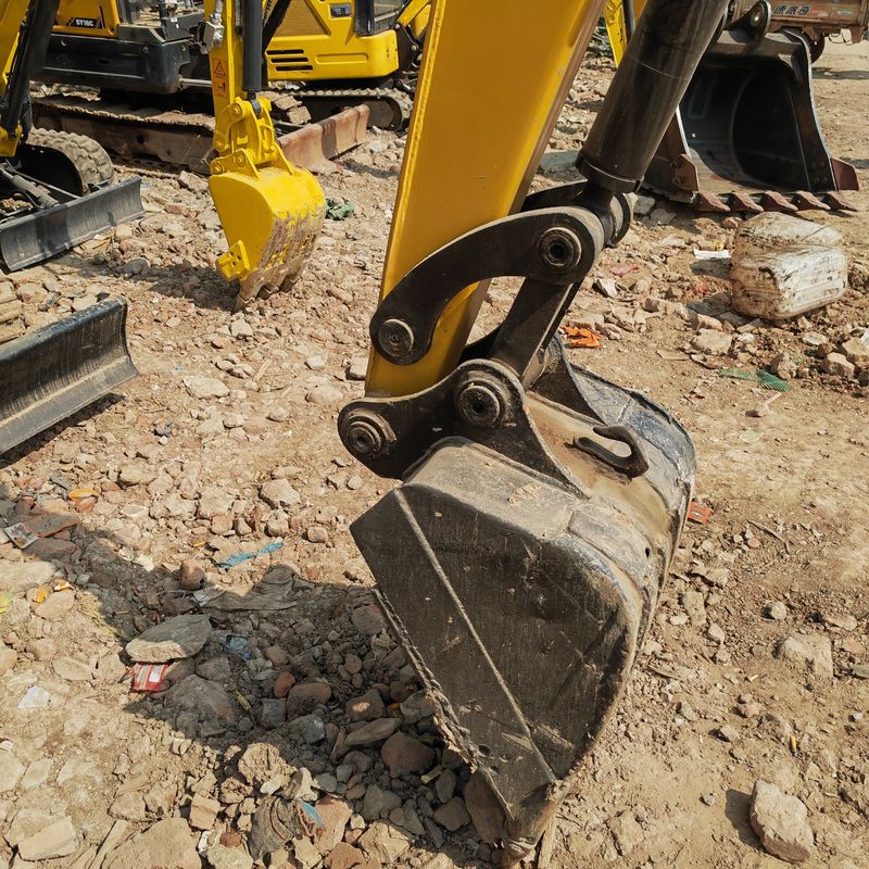 mini excavateur à rampe mini cat303 /cat 303 de haute qualité utilisé meilleur prix mini excavateur à rampe cat303