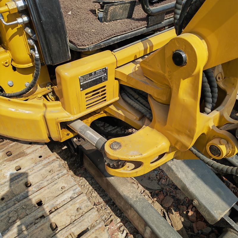 Excavateur mini cat 303 d'occasion moteur original cat 303 à prix réduit en vente