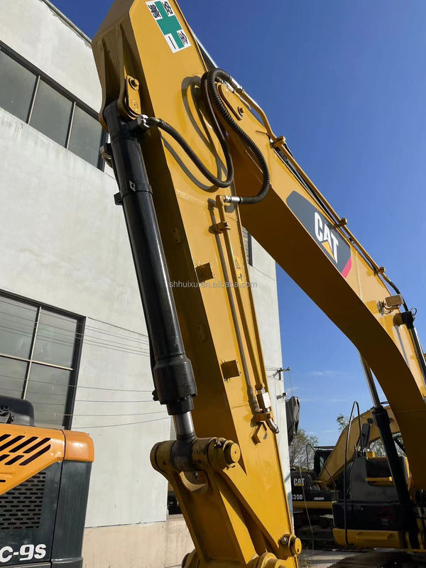 Utilisé Caterpillar- Excavator Original CAT320d2 Digger CAT- 320d2 En bon état Machines lourdes pour le déplacement de la terre À vendre